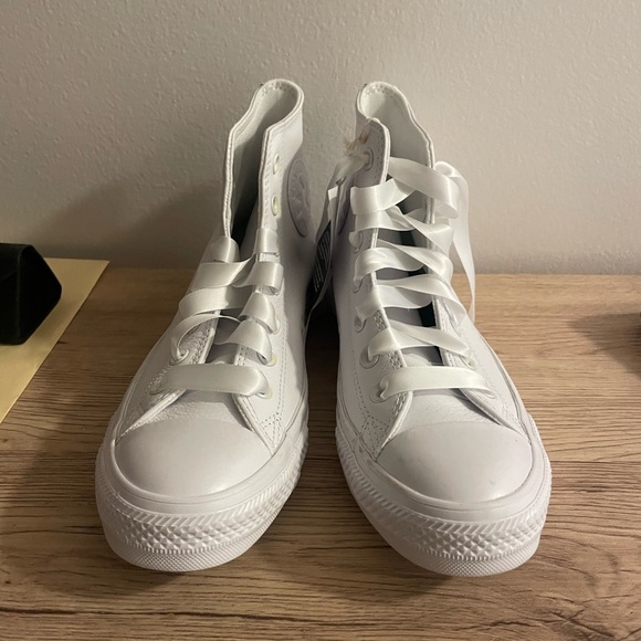 Just Married Converse - Picture 3 of 4